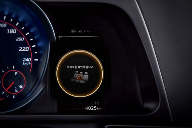 ▲시동을 끈 후, 후석 승객 알림이 계기판에 작동한 모습(사진=현대차)