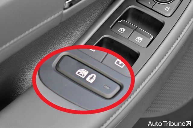 ▲차일드 락 버튼(사진=오토트리뷴 DB)