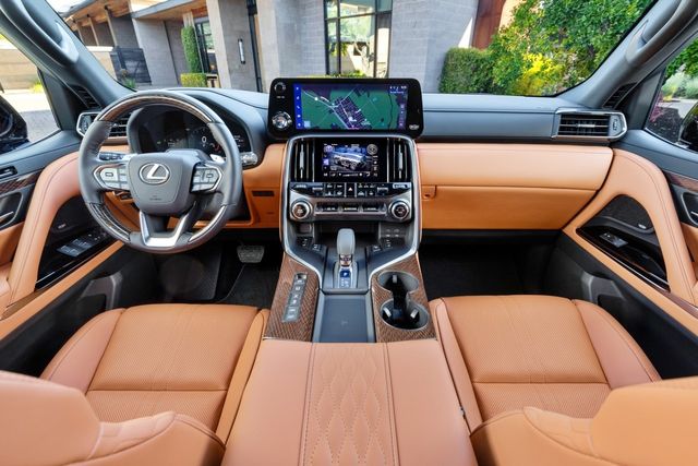 ▲LX 700h VIP(사진=렉서스)