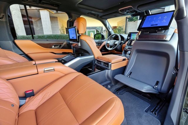 ▲LX 700h VIP(사진=렉서스)