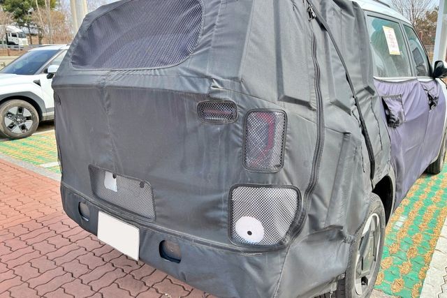 ▲기아 신형 카렌스 EV 스파이샷(사진=오토스파이넷)