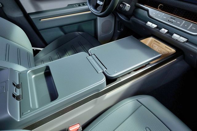 ▲타스만 폴딩 콘솔 테이블(사진=기아)