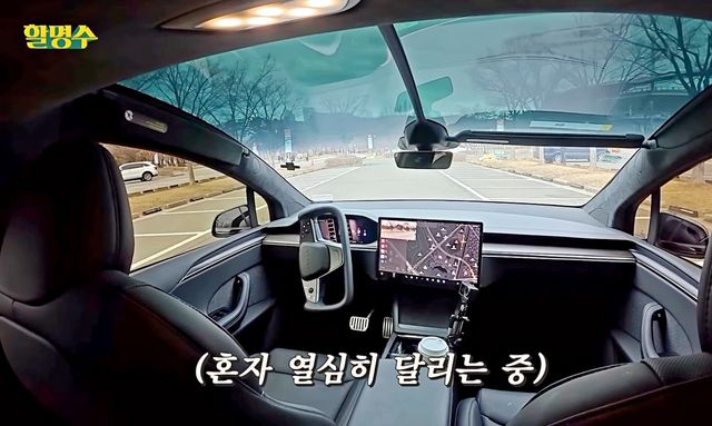 ▲운전자 없이 이동중인 박명수의 차 (사진=유튜브 할명수 갈무리)