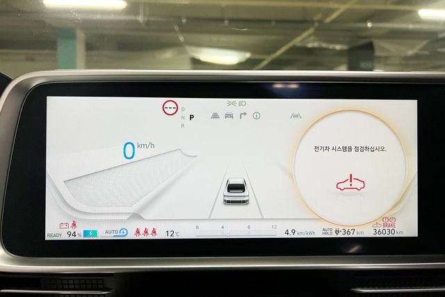 ▲참고사진, 현대 아이오닉 6에 계기판에 들어온 경고등 사진(사진=온라인 커뮤니티)