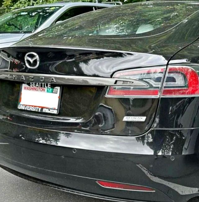 ▲마쯔다 로고를 붙인 테슬라 (사진=electrek)