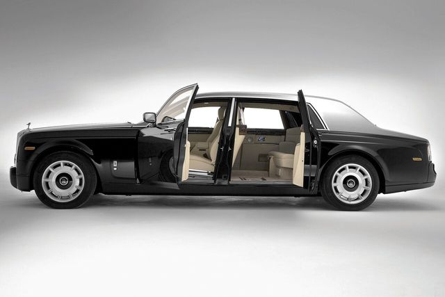 ▲롤스로이스 팬텀이 문을 연 모습 (사진=롤스로이스)