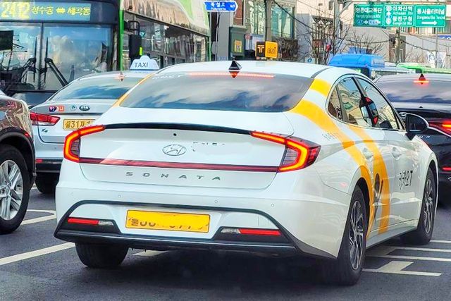 ▲참고사진, 개인이 개조한 것으로 추정되는 쏘나타 DN8 택시(사진=온라인 커뮤니티)