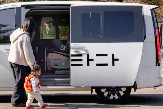 ▲참고사진, 서울엄마아빠택시를 이용하는 모습(사진=타다)