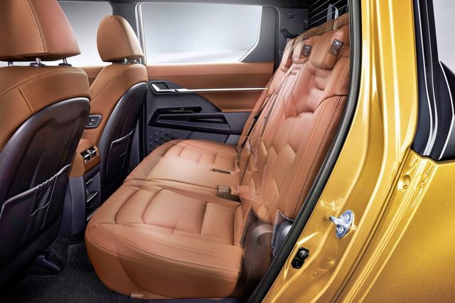 ▲무쏘 EV 2열 리클라이닝(사진=KGM)