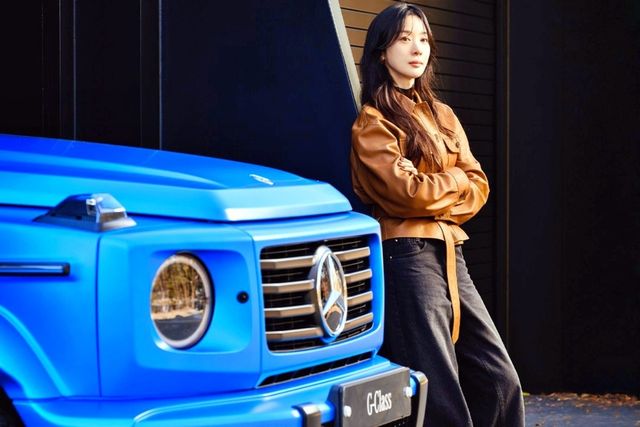 ▲이청아와&nbsp;메르세데스-벤츠 G 580 위드 EQ 테크놀로지(사진=인스타그램 'mercedesbenzkr')