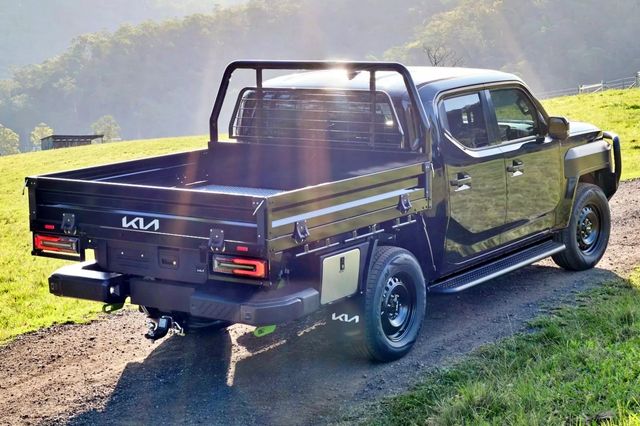 ▲참고사진, 3면 개방 적재함을 장착한 타스만(사진=기아)