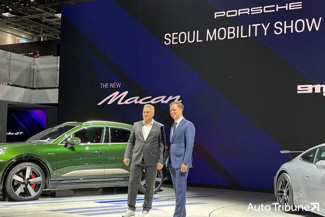 ▲포스뤠 마칸 일렉트릭(좌), 911 카레라 GTS(우)를 발표를 기념하는 모습(사진=이서호 기자)