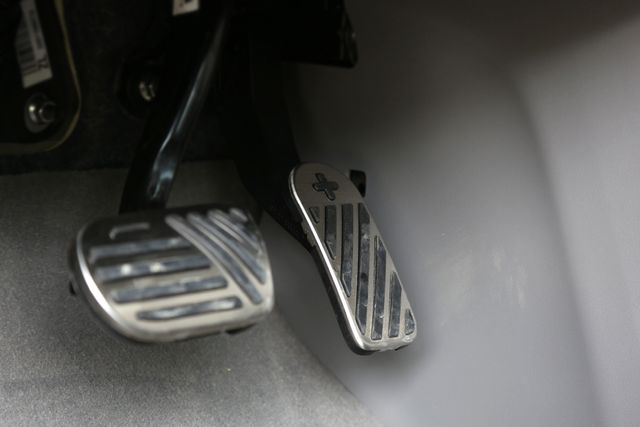 ▲참고사진, 아이오닉 5에 적용한 서스펜디드 타입 페달(사진=View H)