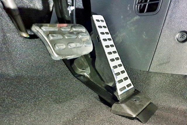 ▲DIY로 장착한 오르간 타입 페달(사진=네이버 쇼핑)