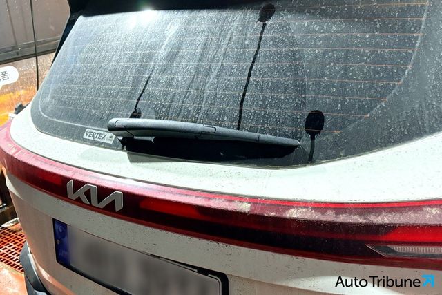 ▲참고사진, 차에 붙은 오염물질(사진=이서호 기자)