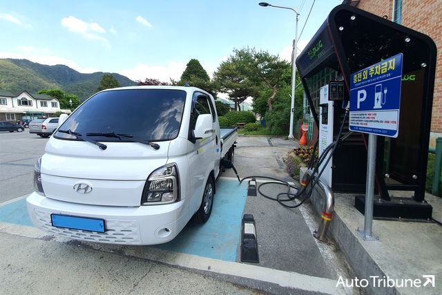 급속 충전 중인 현대 포터 일렉트릭 /사진=양봉수 기자