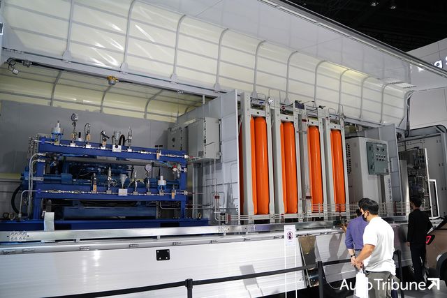 &nbsp;▲적재함 공간에 위치한 수소 충전 시스템, 수소탱크는 최대 80kg 충전이 가능하다.(사진=기노현 기자)