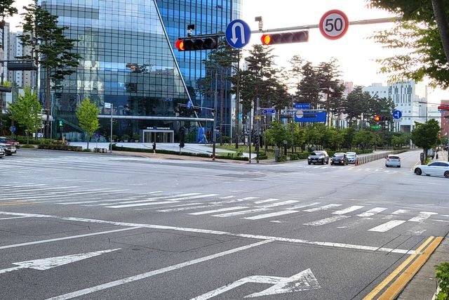 신호 위반을 하는 배달 오토바이로 인해 교차로에서도 사고가 많이 발생한다. /사진=오토트리뷴 DB