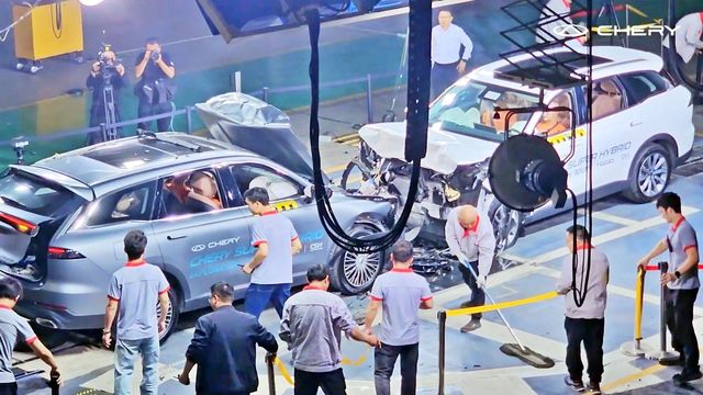 정면충돌 테스트를 진행한 티고 9 /사진=유튜브 'Chery Motor Indonesia'