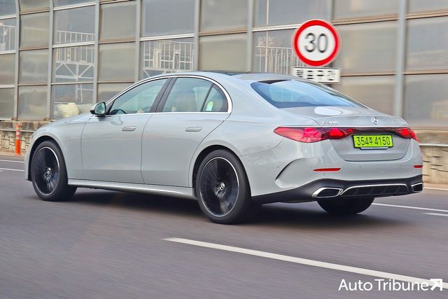 법인 번호판을 장착한 메르세데스-벤츠 E클래스 /사진=오토트리뷴 DB