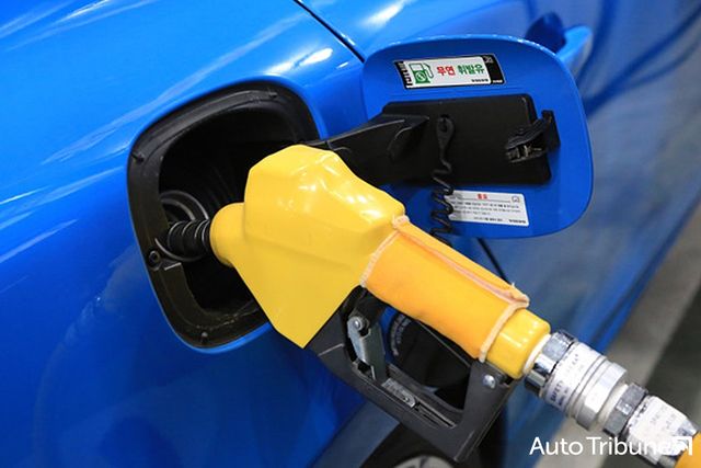 참고사진, 주유중인 모습(사진=오토트리뷴 DB)