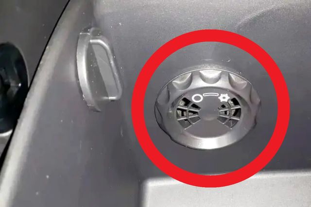 참고사진, 글로브 박스 안에 있는 냉장 기능 조절 다이얼 /사진=클리앙