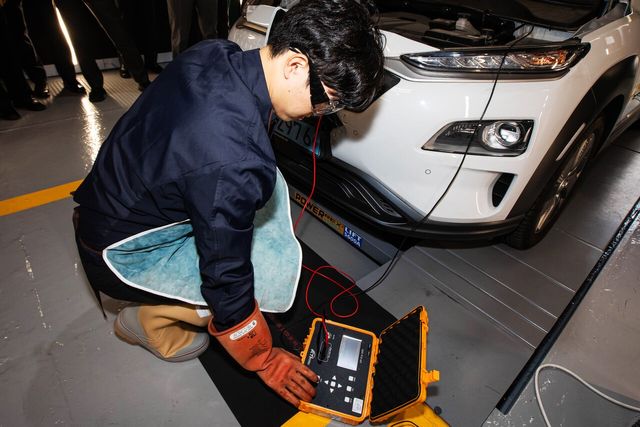 참고사진, 친환경차 특화 검사 진로 시연회 /사진=한국교통안전공단