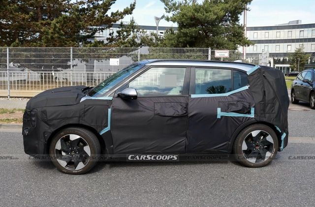 기아 EV2 스파이샷/사진=CARSCOOPS