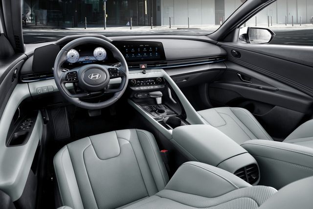 ▲현대 아반떼 실내(사진=현대차)