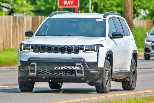 지프 신형 체로키 스파이샷 /사진=Carscoops