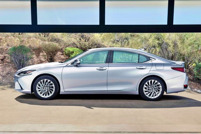 ES /사진=렉서스