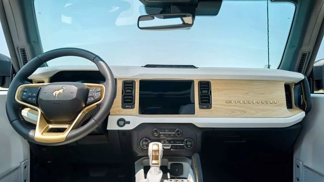 alice + olivia x Bronco /사진=포드