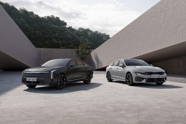 2026 K8(좌)과 2026 K5(우)/사진=기아