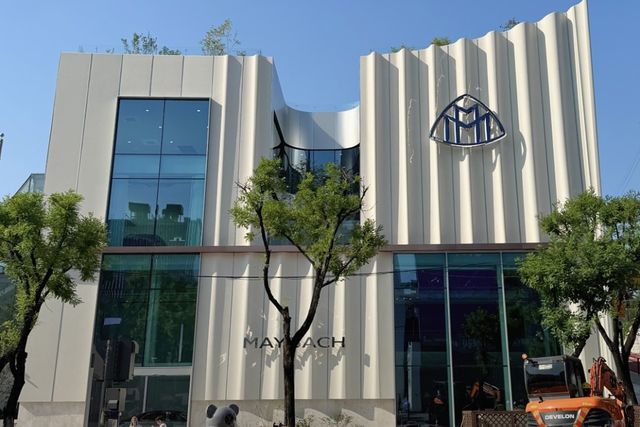 마이바흐 센터 건축 및 운영은 전부 딜러사 더클래스 효성이 담당하는 것으로 알려졌다. 완공을 앞두고 있는 공사현장 /사진=인스타그램 '도산킴'