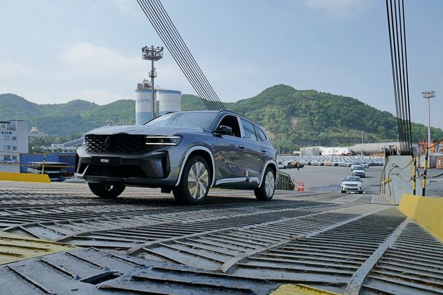 수출 선적중인 그랑 콜레오스/사진=르노코리아