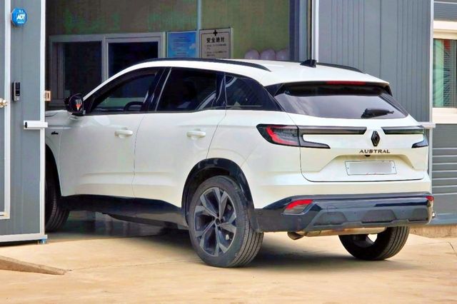 국내에서 포착된 르노 오스트랄 /사진=인스타그램 'shorts_car'