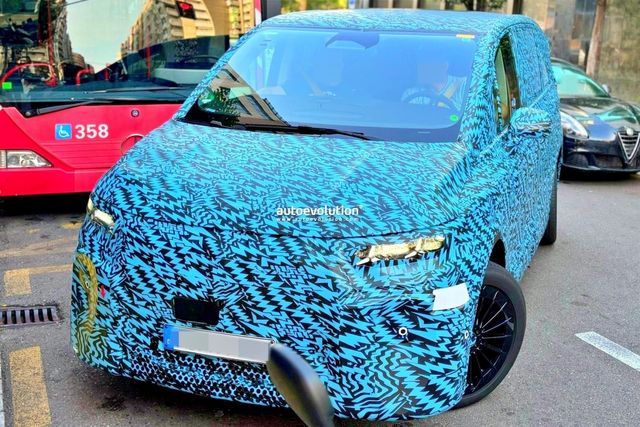 메르세데스-벤츠 VLE 스파이샷 /사진=autoevolution