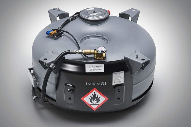 현대 포터와 기아 봉고에 장착된 LPG 봄베 /사진=기아