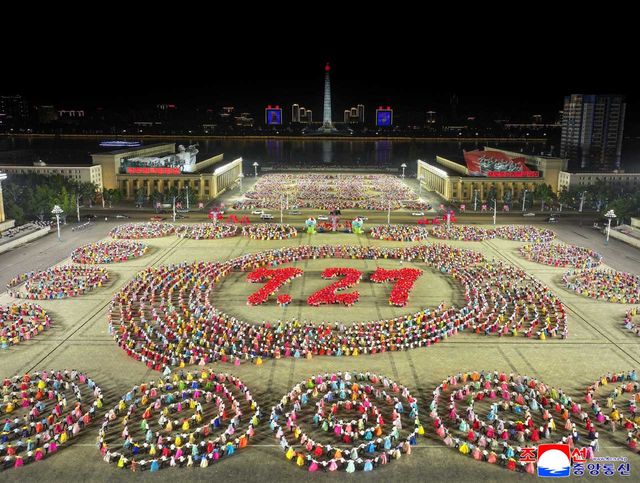 북한이 조국해방전쟁승리 72주년인 '7.27 전승절'을 맞아 지난 27일 평양에서 전승세대의 넋을 이어나가기 위한 새세대들의 결의모임을 진행했다고 조선중앙통신이 28일 보도했다. /사진=조선중앙통신, 연합뉴스