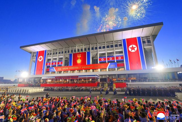 북한이 조국해방전쟁승리 72주년인 '7.27 전승절'을 맞아 지난 27일 평양에서 전승세대의 넋을 이어나가기 위한 새세대들의 결의모임을 진행했다고 조선중앙통신이 28일 보도했다. /사진=조선중앙통신, 연합뉴스