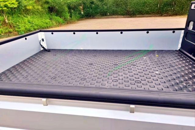 기아 PV5 오픈베드 테스트카 적재함 스파이샷 /사진=유튜브 '힐러 Healer TV'