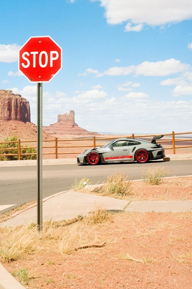 인플루언서 안젤리나 디모바가 포토그래퍼 데스턴 아이사와 파격적인 화보를 촬영했다. /사진=Deston Isa, Angelina Dimov