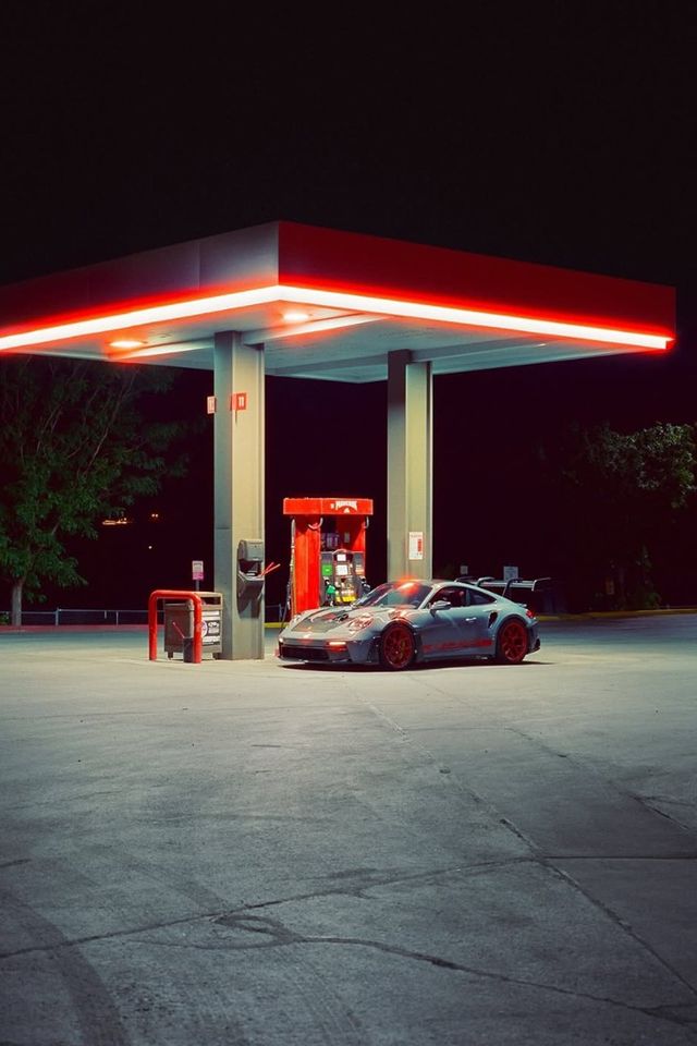 인플루언서 안젤리나 디모바가 포토그래퍼 데스턴 아이사와 파격적인 화보를 촬영했다. /사진=Deston Isa, Angelina Dimov