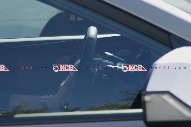 플레오스 커넥트가 적용된 신형 아반떼 스파이샷/사진=KCB