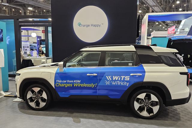 2024 CES에 참가한 무선 충전 기능 탑재 토레스 EVX /사진=KGM