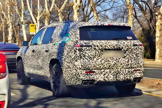 쉐보레 3세대 트래버스 테스트카 스파이샷 /사진=카조아