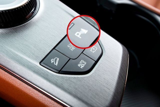 &nbsp;스포티지 주차 센서 버튼 /사진=기아