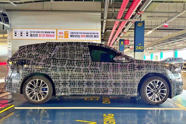 국내에서 포착된 BMW iX3 테스트카 /사진=다모앙