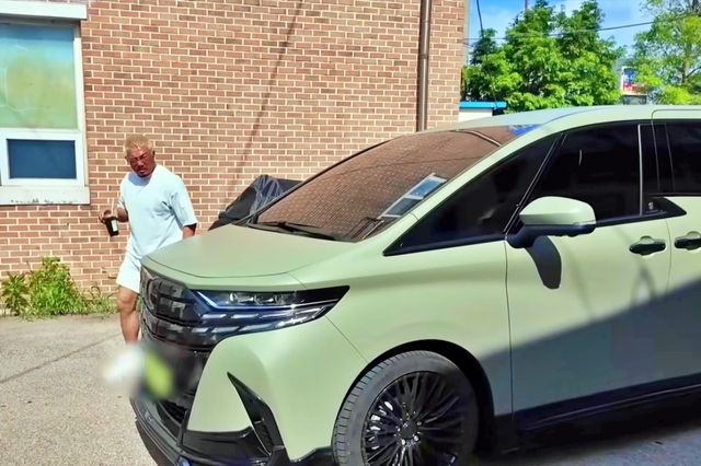 추성훈도 구입한 인기 모델 토요타 알파드 /사진=유튜브 '추성훈 ChooSungHoon'