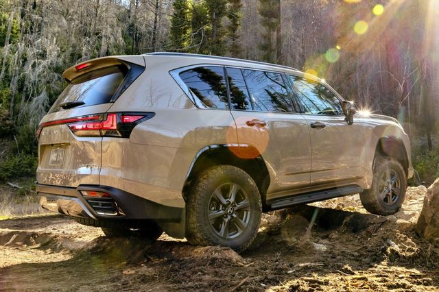 LX 700h 오버트레일 /사진=렉서스